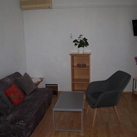 Rooms With A Parking Space Krk - 13553 Vrh  Exterior photo