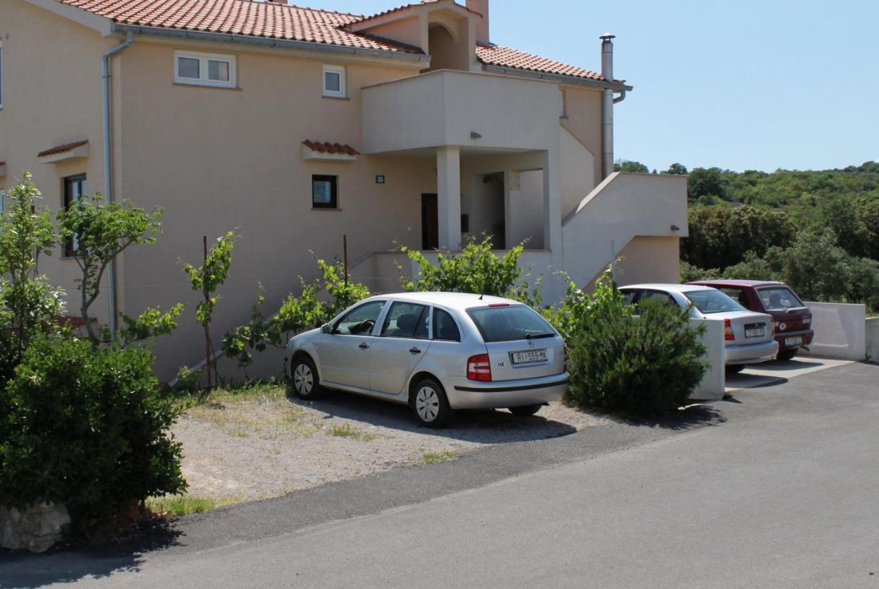 Rooms With A Parking Space Krk - 13553 Vrh  Exterior photo