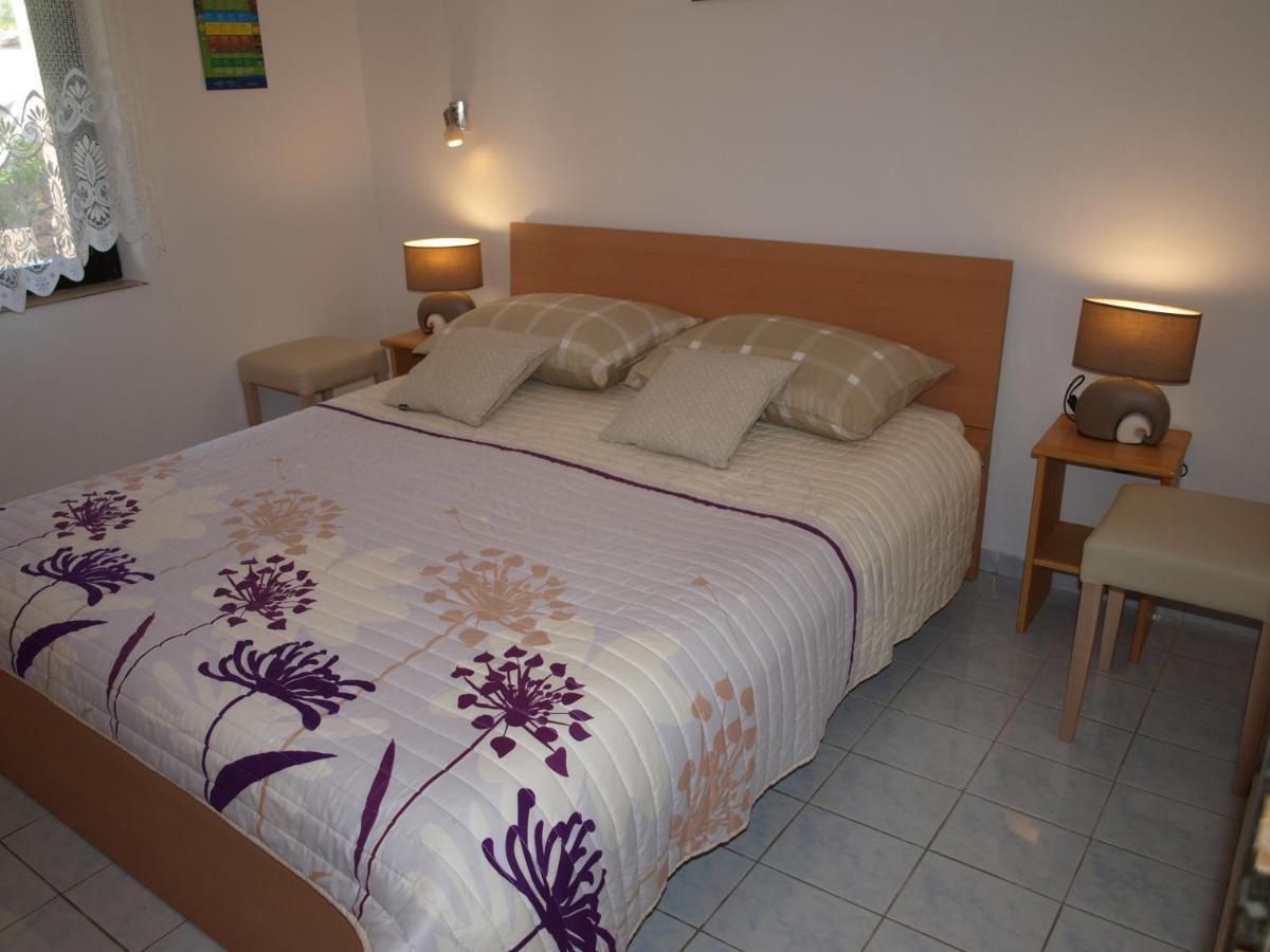 Rooms With A Parking Space Krk - 13553 Vrh  Exterior photo